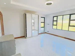 8 Bedroom House to Rent in Greystone Park