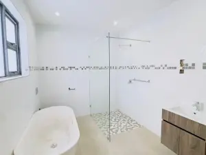 8 Bedroom House to Rent in Greystone Park