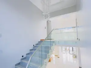 8 Bedroom House to Rent in Greystone Park