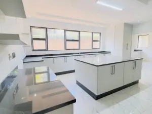 8 Bedroom House to Rent in Greystone Park