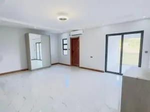 8 Bedroom House to Rent in Greystone Park