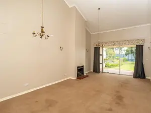 2 Bedroom Cottage/Garden Flat to Rent in Borrowdale