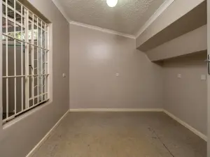 2 Bedroom Cottage/Garden Flat to Rent in Borrowdale