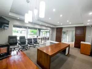 Office to Rent in Borrowdale
