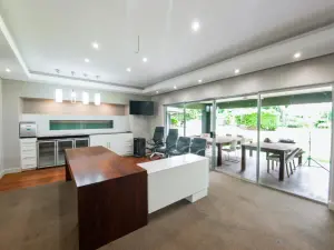 Office to Rent in Borrowdale