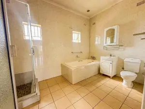 4 Bedroom House to Rent in Greendale