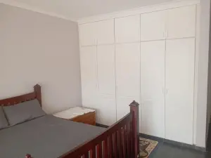 2 Bedroom House to Rent in Avenues
