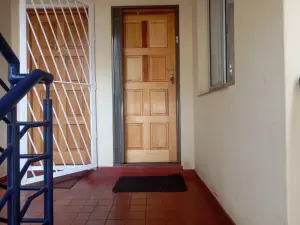2 Bedroom House to Rent in Avenues