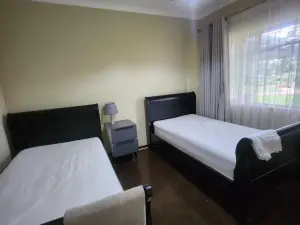 4 Bedroom House to Rent in Greendale North