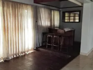 5 Bedroom House to Rent in Bluff Hill