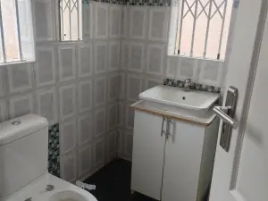 5 Bedroom House to Rent in Mount Pleasant Heights