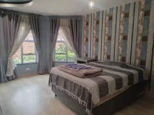 5 Bedroom House to Rent in Mount Pleasant Heights