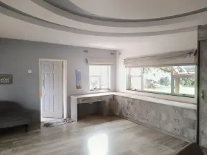 5 Bedroom House to Rent in Mount Pleasant Heights