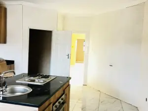6 Bedroom House to Rent in Manresa