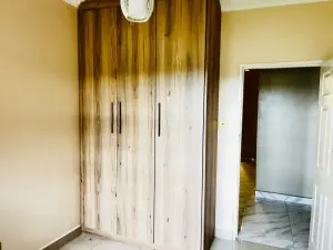 6 Bedroom House to Rent in Manresa