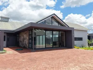 Flat/Apartment to Rent in Sandton Park