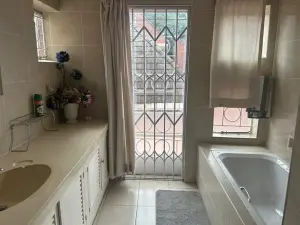 Townhouse/Cluster to Rent in Newlands