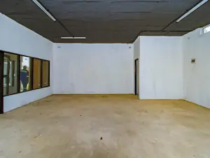 Retail/Shop to Rent in Borrowdale West