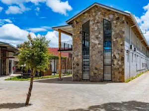 Retail/Shop to Rent in Borrowdale West