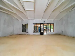 Retail/Shop to Rent in Borrowdale West