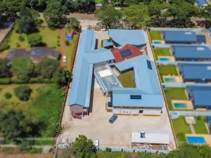 Retail/Shop to Rent in Borrowdale West