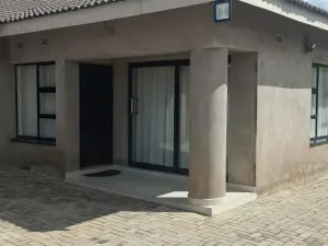 2 Bedroom Cottage/Garden Flat to Rent in Manresa