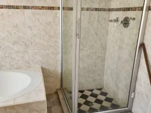 6 Bedroom House to Rent in Manresa