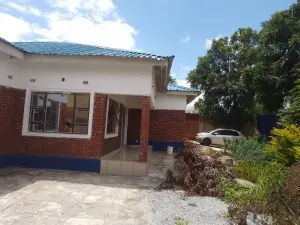 3 Bedroom House to Rent in Crowhill Views