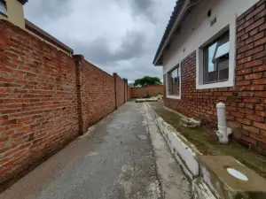 3 Bedroom House to Rent in Crowhill Views