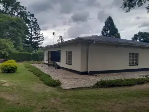 3 Bedroom House to Rent in Waterfalls