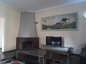 3 Bedroom House to Rent in Waterfalls