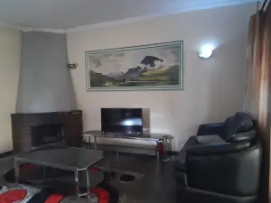 3 Bedroom House to Rent in Waterfalls