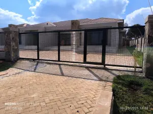 Townhouse/Cluster to Rent in Pomona