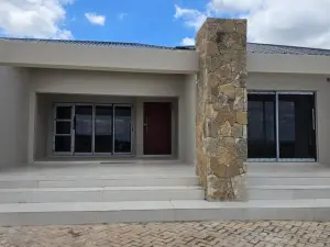 Townhouse/Cluster to Rent in Pomona