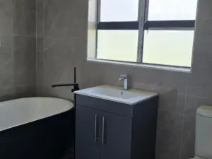 Townhouse/Cluster to Rent in Pomona