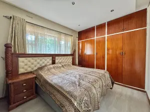 6 Bedroom House to Rent in Greystone Park