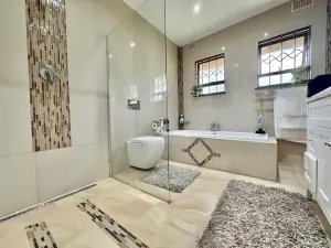 6 Bedroom House to Rent in Greystone Park