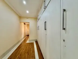 6 Bedroom House to Rent in Greystone Park