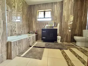 6 Bedroom House to Rent in Greystone Park