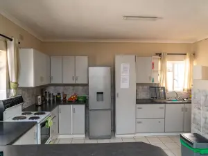 Townhouse/Cluster to Rent in Greendale