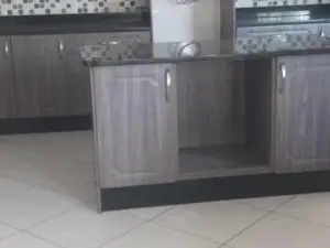 6 Bedroom House to Rent in Manresa