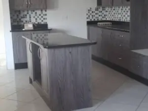 6 Bedroom House to Rent in Manresa