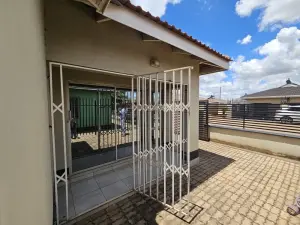 4 Bedroom House to Rent in Aspindale Park
