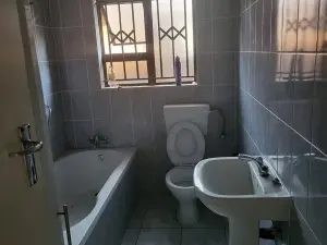 3 Bedroom House to Rent in Aspindale Park