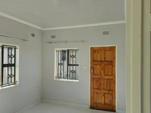 2 Bedroom Cottage/Garden Flat to Rent in Sandton Park