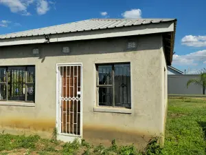 2 Bedroom Cottage/Garden Flat to Rent in Sandton Park