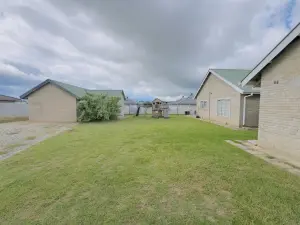 3 Bedroom House to Rent in Manresa