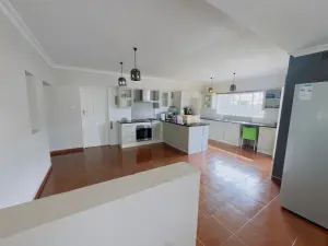 3 Bedroom House to Rent in Manresa