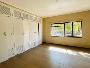 Office to Rent in Avenues