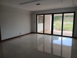 8 Bedroom House to Rent in Greystone Park